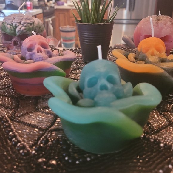 Skull candles - Picture 1 of 3